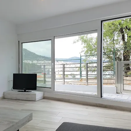 Panorama House* *